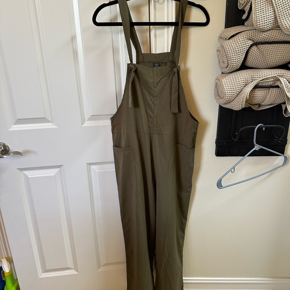 SHEIN Olive Green Jumpsuit. NWOT